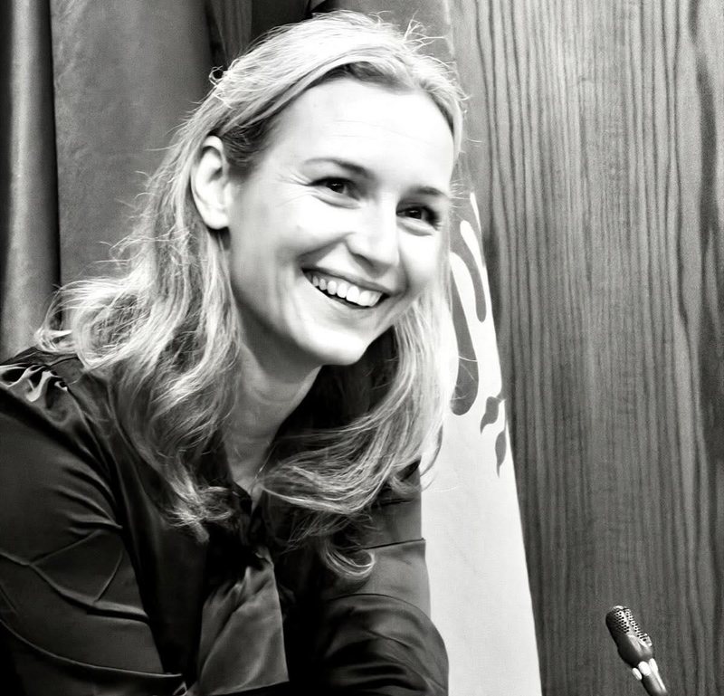 Lea Ypi: Mirupafshim Shqipëri. Llaçin e shpifjeve dhe konspiracioneve biografike, ti kam lënë në derë