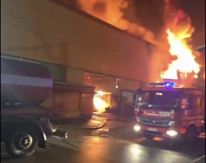 VIDEO/ Ndihmë nga zjarrfikëset e Elbasanit dhe të ushtrisë, ç’po ndodh me zjarrin tek 5 Maji VIDEO/ Ndihmë nga zjarrfikëset e Elbasanit dhe të ushtrisë, ç’po ndodh me zjarrin tek 5 Maji