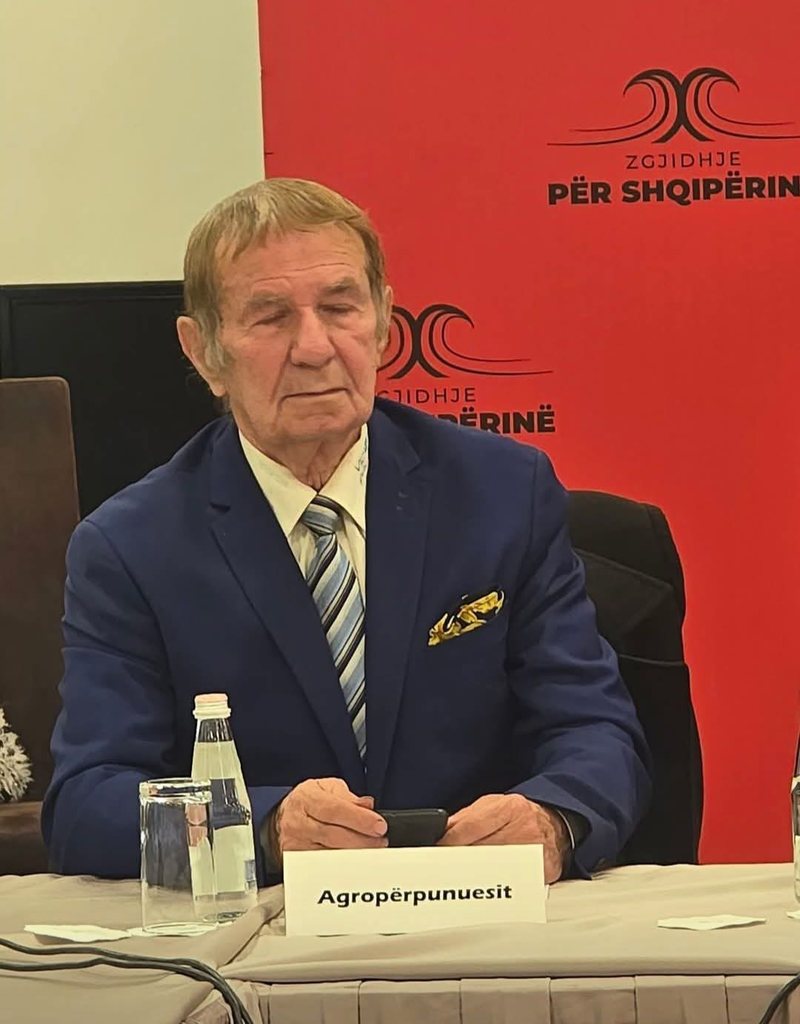 FOTO-LAJM/ Po more po këta do na shpëtojnë, moshatarët e  Berishës! Kur “lexhenda” flet për rrëzimin e Ramës bashkëluftëtari tij i madh në gjumi