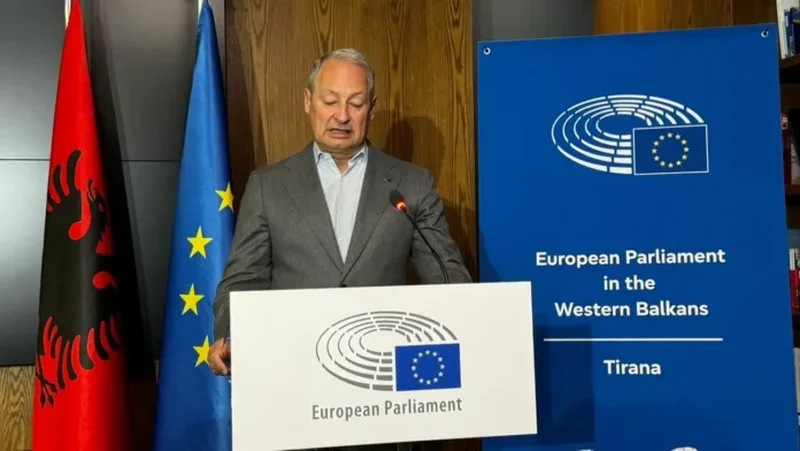 VËZHGIM I TEMA-s: Nga molotovët e Berishës, moskomentimi i çështjes Balluku dhe deri te rruga e Shqipërisë për në BE! Çfarë duhet të dini për deklaratat e raportuesit të Parlamentit Evropian për Shqipërinë