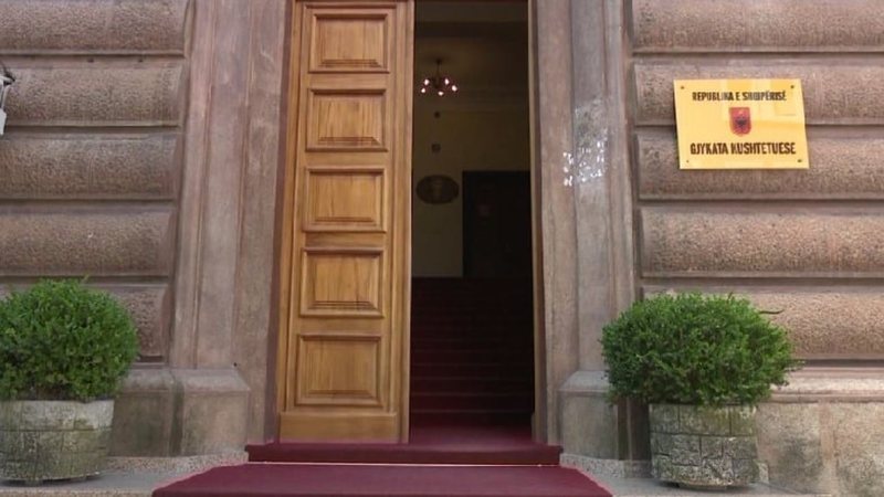 Pas 7 orësh, përfundon seanca në Kushtetuese për rritjen e rrogës së gjyqtarëve, trupa gjykuese tërhiqet për vendim