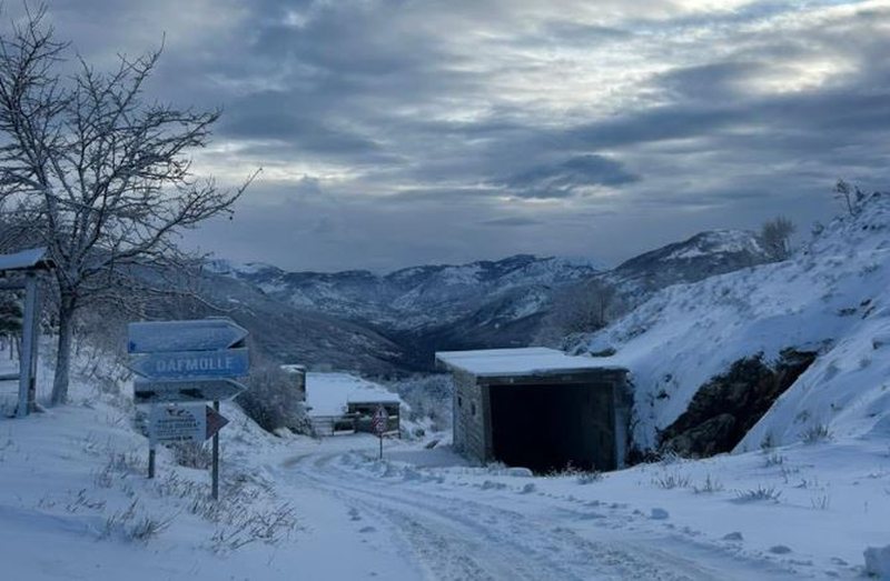 Pastrohet aksi Qafë Priskë–Shëngjergj, apel për kujdes nga ngricat
Pastrohet aksi Qafë Priskë–Shëngjergj, apel për kujdes nga ngricat