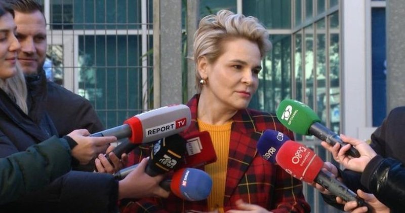 Skandaloze! Gjykata pjesë e “show-t” televiziv, toleron Kryemadhin: S’ka seanca të martën dhe të mërkurën, “e lodhur” nga Big Brother Skandaloze! Gjykata pjesë e “show-t” televiziv, toleron Kryemadhin: S’ka seanca të martën dhe të mërkurën, “e lodhur” nga Big Brother