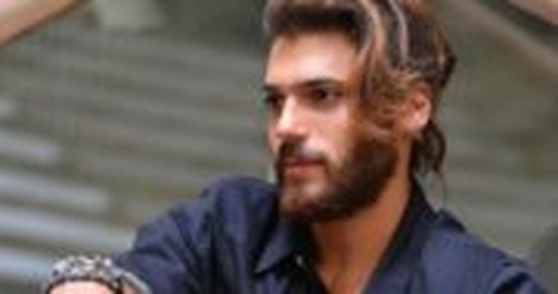 Aktori Can Yaman reagon pas lajmeve se u arrestua për drogë