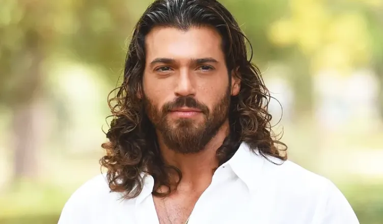 Kush është Can Yaman, u arrestua në Turqi pas një hetimi për trafik droge! Ish-avokati që u bë aktori më i famshëm turk
