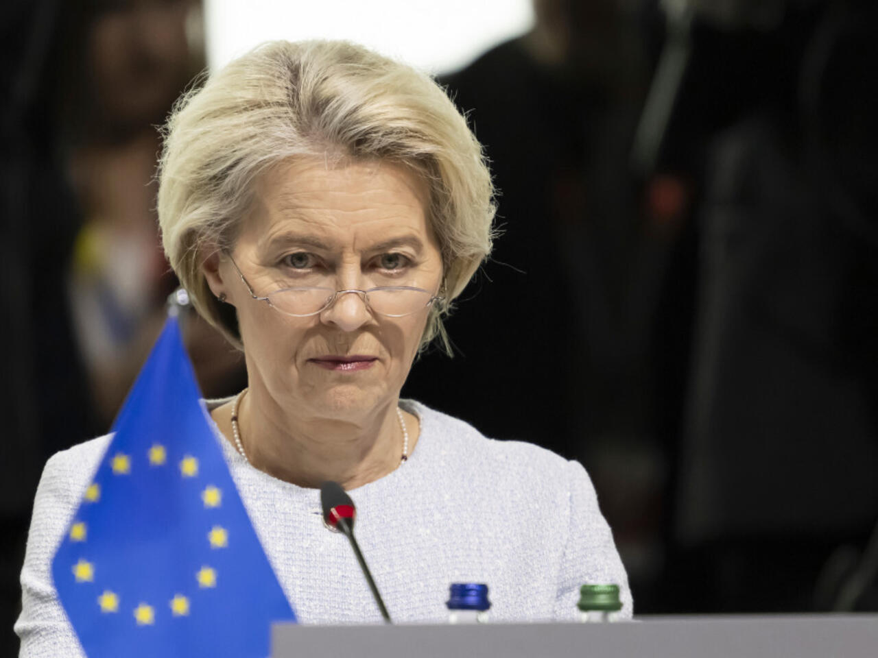 Thirrja e Von der Leyen, për të riarmatosur Evropën të kujton fushatat e bunkerizimit në Shqipëri