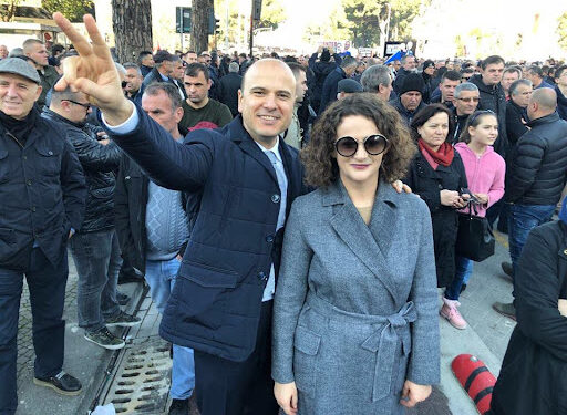 Hetimi pasuror për familjen Berisha, Beqiri në “Studio Live”: Aferat kapin vlerën 20 mld dollarë! Po 6 milionët e LaCivitas nga dolën? Sa dyqane ka në Bllok nusja e Shkëlzenit? Po ferma në Priskë e Argitës?