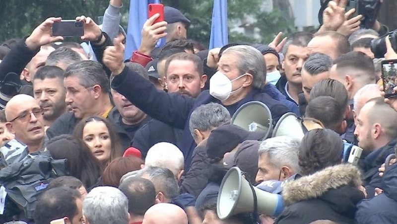 8 Janar 2022/ 4 vite nga sulmi i dhunshëm i Berishës ndaj selisë së PD-së
