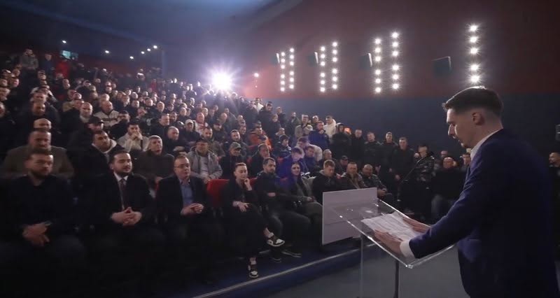 Salianji mbush “foltoren” e Korçës, pavarësisht reagimeve të Berishës dhe Nokës