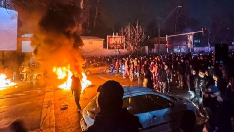Përgjaket Irani! Protestat masive antiqeveritare, numri i viktimave mund të jetë 12 mijë