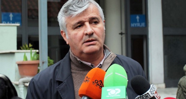 “Ndodhet jashtë shtetit, vetëm po të jetë i çmendur të vijë”, flet avokati i Ergys Agasit: Duan t’ja hedhin çelësat në det, s’kanë asnjë provë për të