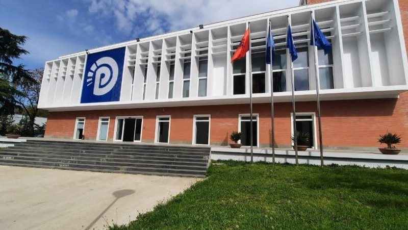 Aderimi i Shqipërisë në Bordin e Paqes, deputetët demokratë do jenë të pranishëm në seancë! A do guxojnë të mos e votojnë ushtarët e Berishës?