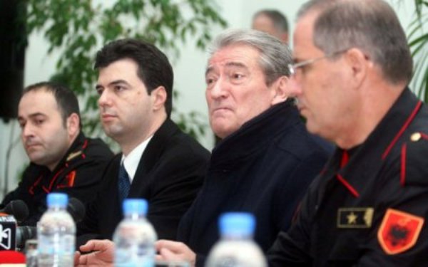 21 Janari: Si i mori Sali Berisha përsipër 4 vrasje? Ngritja dhe rënia e alibive, hapat nga manipulimi i provave deri tek pranimi i krimit