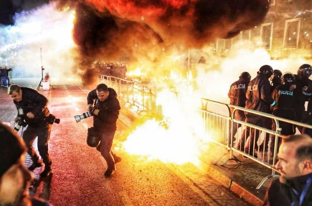 Deputeti: Krimi i molotovit tentativ vrasje, të futet në Kodin Penal
