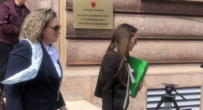 Avokati: Irena Gjoka nuk ka qenë e dënuar, sulmet i vijnë nga antishqiptarët në Greqi Avokati: Irena Gjoka nuk ka qenë e dënuar, sulmet i vijnë nga antishqiptarët në Greqi