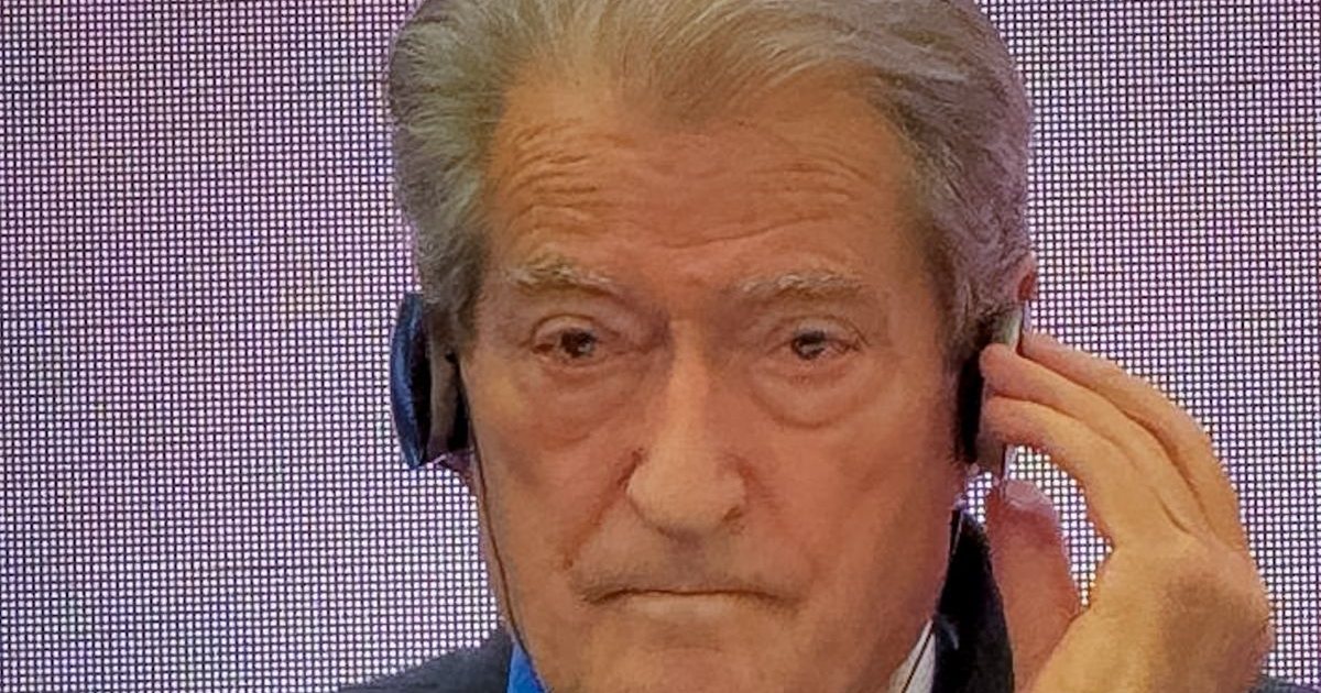 Historia e njeriut në plep dhe Berishës në rrugë! Historia e njeriut në plep dhe Berishës në rrugë!