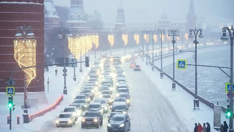 Paralizohet Moska! Regjistrohen reshjet më të dendura të borës në më shumë se 200 vjet