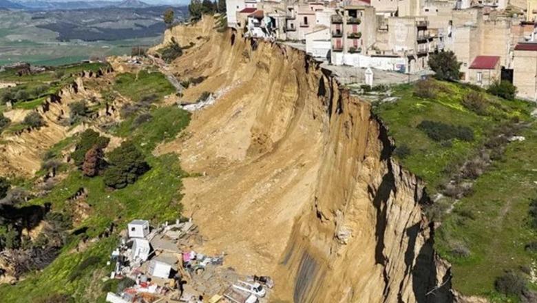 VIDEO/ Rrëshqitje e madhe toke në Itali! Mbrojtja Civile ngre alarmin: Kodra në Niscemi po shembet! Dhjetëra ndërtesa në rrezik