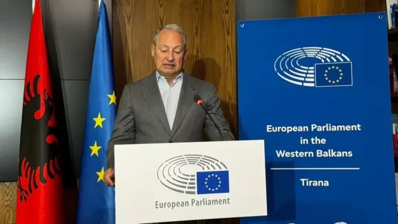 VËZHGIM I TEMA-s: Nga molotovët e Berishës, moskomentimi i çështjes Balluku dhe deri te rruga e Shqipërisë për në BE! Çfarë duhet të dini për deklaratat e raportuesit të Parlamentit Evropian për Sh…