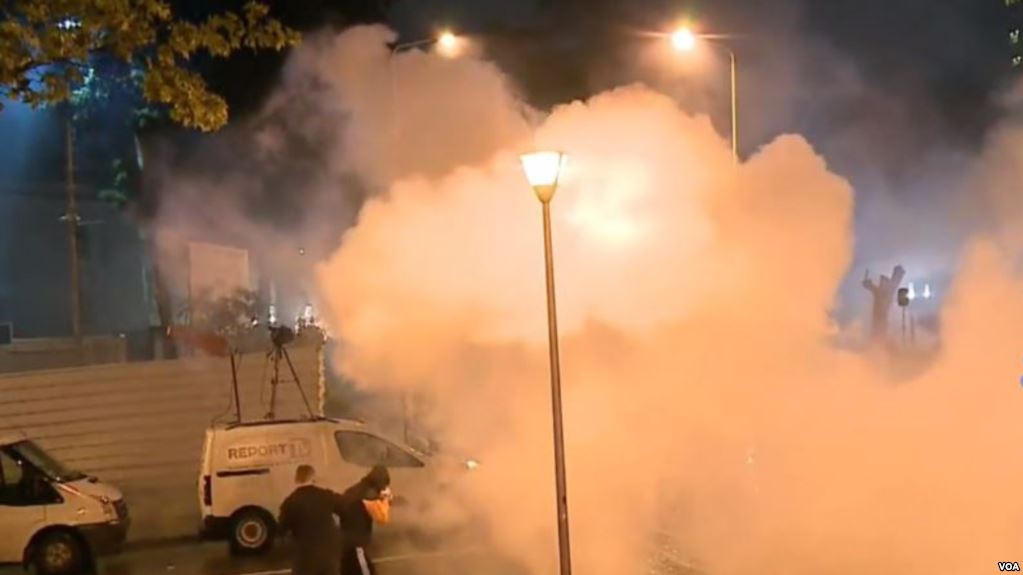 Berisha pasi protestës, i qull, i tymos, tani do edhe t’i plevitosi “ushtarët”! Me 10 shkurt premton ngujim në bulevard…. Po e kërkojnë qytetarët