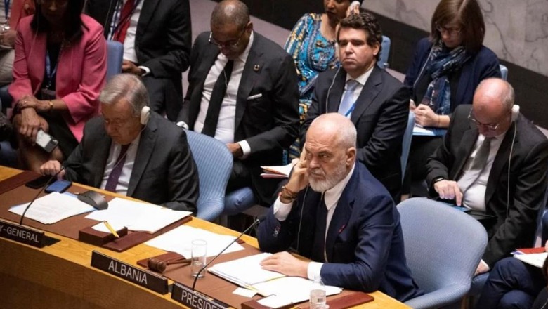 Pëllumb Kulla: Edi Rama i lavdëruar në çdo gjuhë të botës dhe i sharë shqip dhe rusisht Pëllumb Kulla: Edi Rama i lavdëruar në çdo gjuhë të botës dhe i sharë shqip dhe rusisht