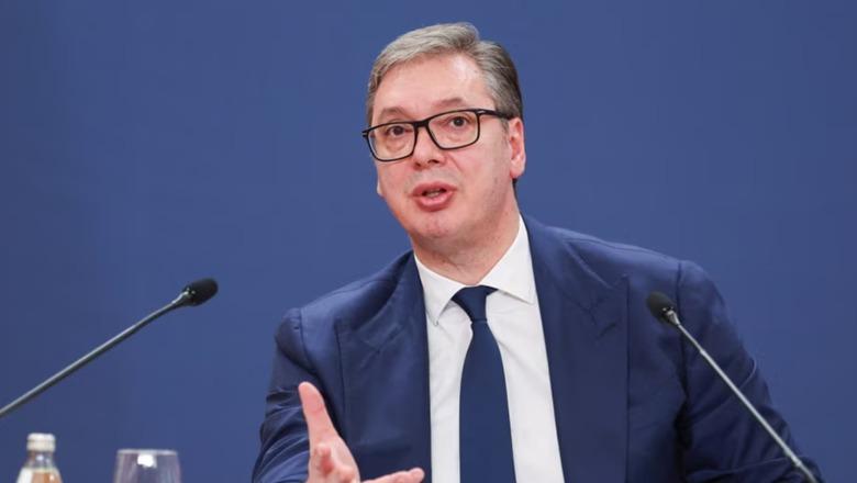 Enver Robelli: Vuçiçi dhe vampirët e Muçibabës