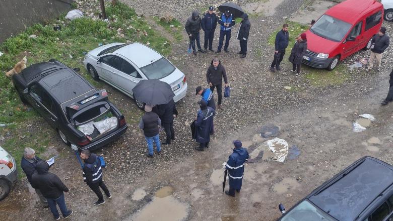 Mish dhe produkte bulmeti që tregtoheshin në mes të baltës, AKU dhe Policia aksion në tregun informal të Milotit