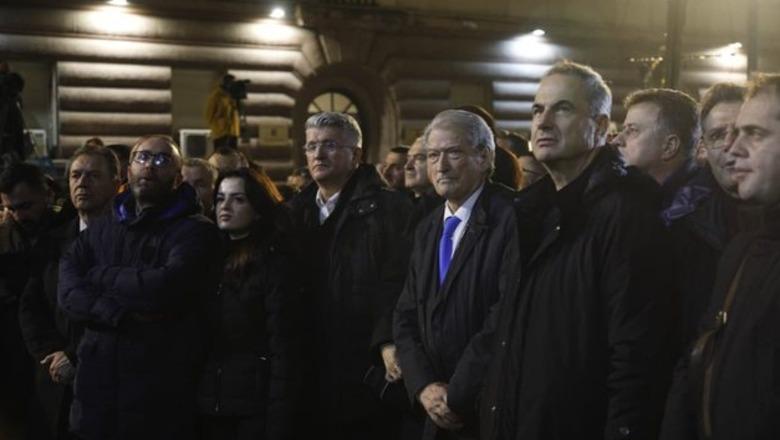 Kilometrat e marshimit të ushtrisë së Sali Berishës!