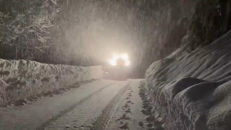 Bllokohet qarkullimi në aksin Qafë Thore-Theth, shkak rënia e ortekëve të dëborës Bllokohet qarkullimi në aksin Qafë Thore-Theth, shkak rënia e ortekëve të dëborës