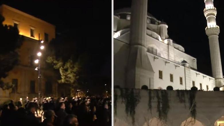 Besimtarët myslimanë falin Namazin, Berisha u çon militantët pranë Xhamisë së Namazgjasë! Teksa Hoxha drejton lutjen, plas molotovi