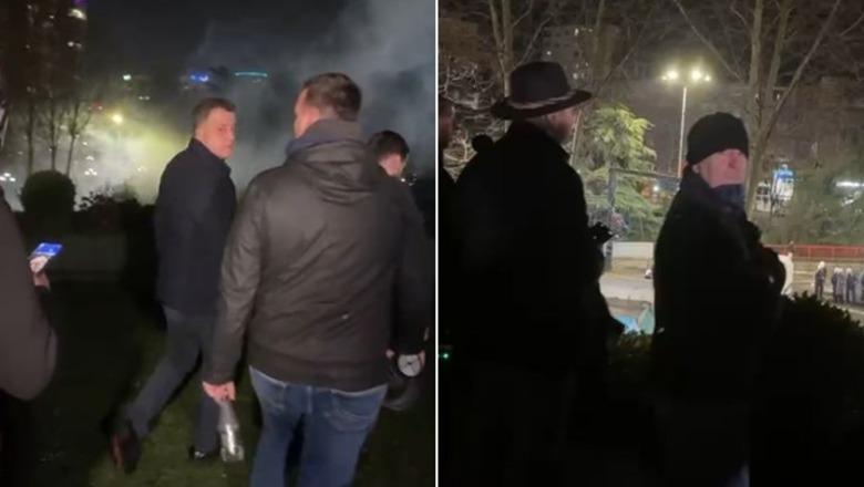 Molotovë te xhamia/ Portali i besimtarëve myslimanë: Dhëndri i Berishës drejtoi protestën nga ballkoni i xhamisë Molotovë te xhamia/ Portali i besimtarëve myslimanë: Dhëndri i Berishës drejtoi protestën nga ballkoni i xhamisë