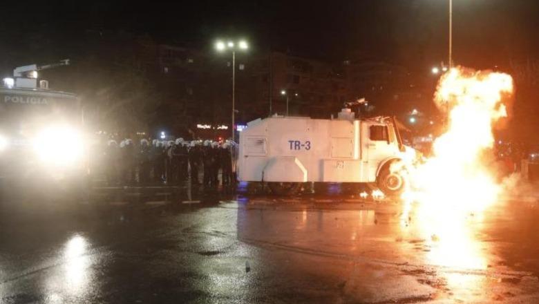 Më 28 shkurt protesta e radhës e PD, Berisha strukturave: Dhuna e 20 shkurtit ishte suksesi ynë i ri Më 28 shkurt protesta e radhës e PD, Berisha strukturave: Dhuna e 20 shkurtit ishte suksesi ynë i ri
