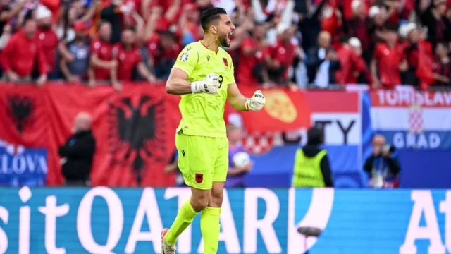 Nga piceria familjes Dajko në Athinë te simboli i AEK: rrugëtimi i heshtur i Thomas Strakoshës Nga piceria familjes Dajko në Athinë te simboli i AEK: rrugëtimi i heshtur i Thomas Strakoshës