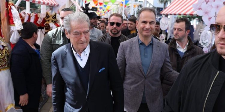 Shpjegim qesharak i Boçit: Ja përse nuk shkojnë ambasadorët në selinë e PD! Shpjegim qesharak i Boçit: Ja përse nuk shkojnë ambasadorët në selinë e PD!