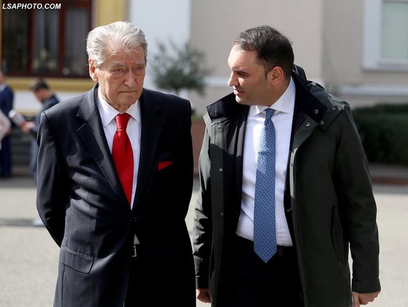 Përralla nga Kë…lliçi: Nuk shkel asnjë ambasador i huaj në PD për shkak të Sorosit