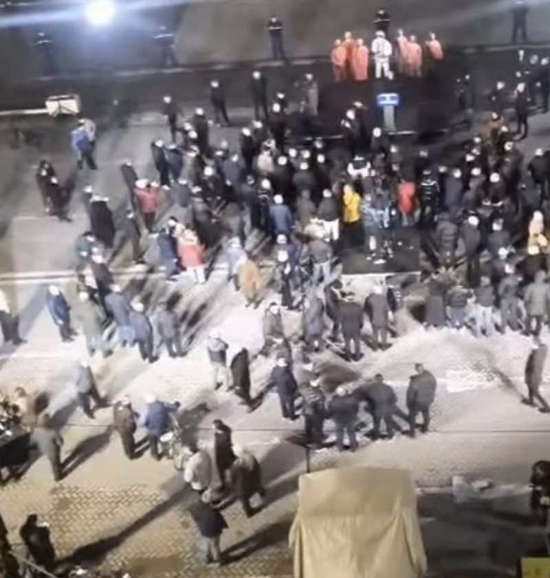 Balla ironizon “Foltoren”: Më mirë fejesat, këto përkujtimore nuk shtyhen fare Balla ironizon “Foltoren”: Më mirë fejesat, këto përkujtimore nuk shtyhen fare