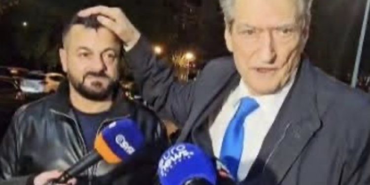 Njeriu që do të vrarët e tij