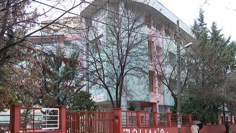 “Vdis sot, se ringjallesh nesër”! Mësuesi në Tiranë pushohet nga puna pasi predikonte Jehovain në shkollë: Dshmitë tronditëse të prindërve