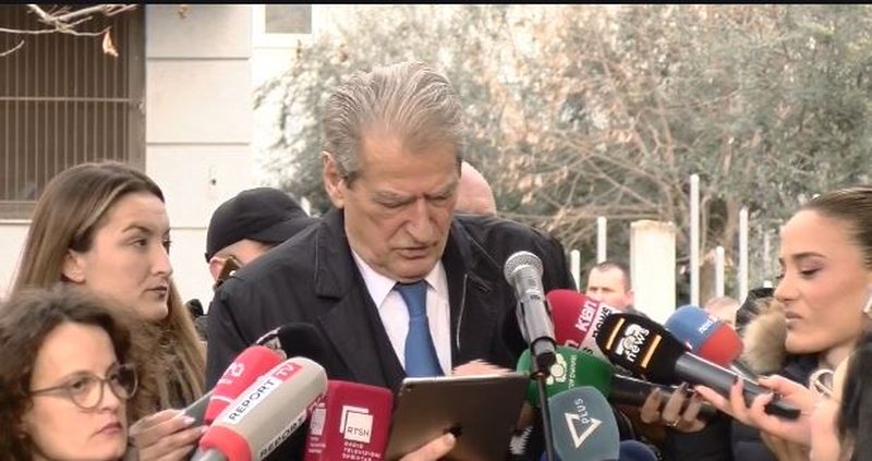 Berisha i plakur si “llaxorja” e fshatit! Futet në SPAK si i pandehur del si prokuror, sulmon çdo emër që i kujtohet: Aty ishte Altin Troplini, Poja i SKAP-it, Irena me 5 mbiemra, Kraja i sigurimit….