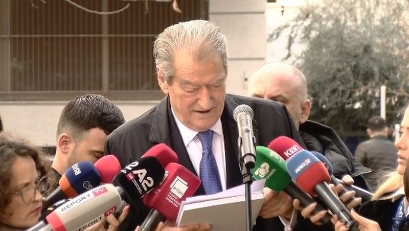 Berisha del nga SPAK dhe sulmon Altin Dumanin: Bëri hetim 30-vjeçar ndaj meje… kur ishte student Berisha del nga SPAK dhe sulmon Altin Dumanin: Bëri hetim 30-vjeçar ndaj meje… kur ishte student