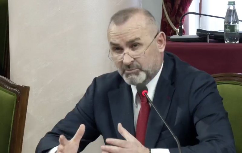 PS prezanton ndryshimet ligjore: Ja 7 institucionet që nuk do të preken nga pezullimi i detyrës