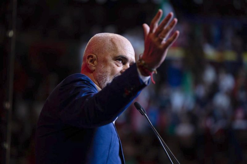 VIDEO/ “Çfarë idioti ndërkombëtar”, Rama sulmon prokurorin e ish-krerëve të UÇK