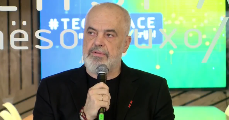 Rama prezanton drejtorin e ri të AKSHI-t: I pikëlluar për agresionin barbar që po përjeton Karçanaj Rama prezanton drejtorin e ri të AKSHI-t: I pikëlluar për agresionin barbar që po përjeton Karçanaj