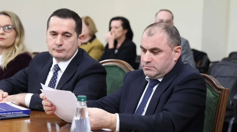 “Të fortët e Ballukut kërcënuan dëshmitarët”, prokurori Prençi përgënjeshtron Gaz Bardhin