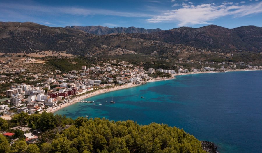 Seriali grek paraqet heroinën kryesore himariote duke folur shqip! “Tërbohen” grekarët e Omonias: Identiteti i Himarës nuk është shqiptar