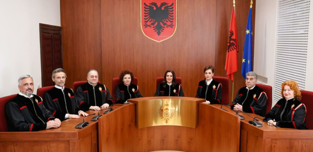 Mungesa e anëtarit të 9-të që “detyroi” barazimin në Gjykatë Kushtetuese për Ballukun! Vendi i Elsa Toskës bosh prej 17 muajsh, zvarritja në kuvend