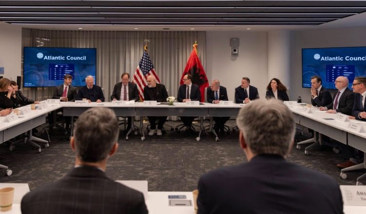 VIDEO/ “Interes i lartë për profilin ndërkombëtar të Shqipërisë”! Fallxhoreve të “bundrramediave” nuk u del llafi! Edi Rama vazhdon vizitat në SHBA sot në Këshillin e Atlantikut VIDEO/ “Interes i lartë për profilin ndërkombëtar të Shqipërisë”! Fallxhoreve të “bundrramediave” nuk u del llafi! Edi Rama vazhdon vizitat në SHBA sot në Këshillin e Atlantikut