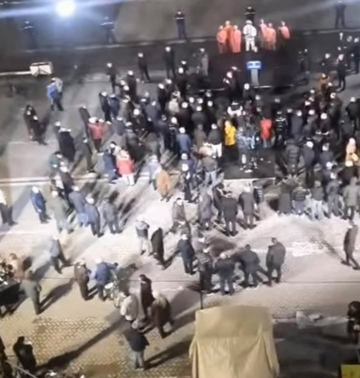 Balla ironizon “Foltoren”: Më mirë fejesat, këto përkujtimore nuk shtyhen fare