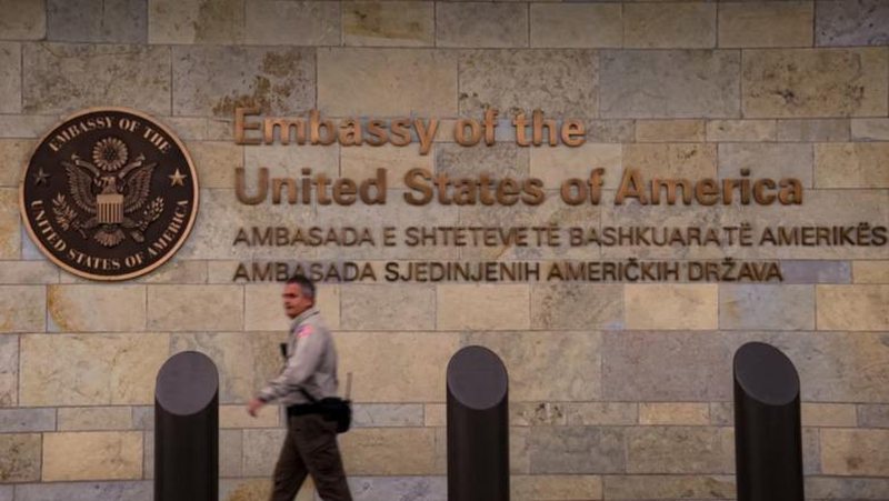 Ambasada amerikane në Prishtinë: Vendimi i KQZ-së për Listën Serbe minon partneritetin SHBA-Kosovë