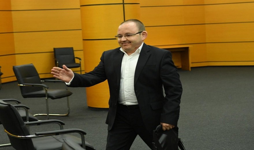 “Qenëria” e gjykatave në emër të OJQ Shoqata e gjyqtarëve masakron Ramën si intimidues, shantazues dhe armik i drejtësisë për… 2000 dollarë rritje page
